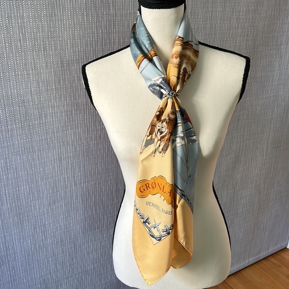 Hermes Classic Silk Carré Scarf 90cm or 35” square With Box - Picture 3 of 13